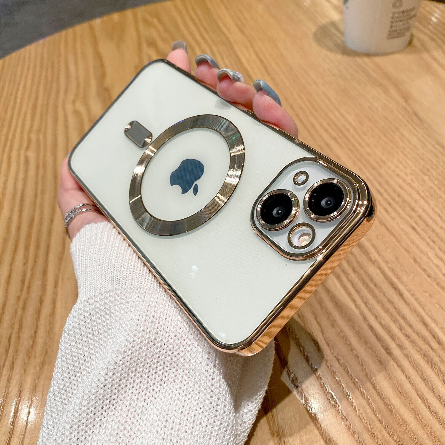 Husa din silicon cu margini metalizate Ultra-Soft, Luxury Magsafe, compatibila cu iPhone 15 / Auriu