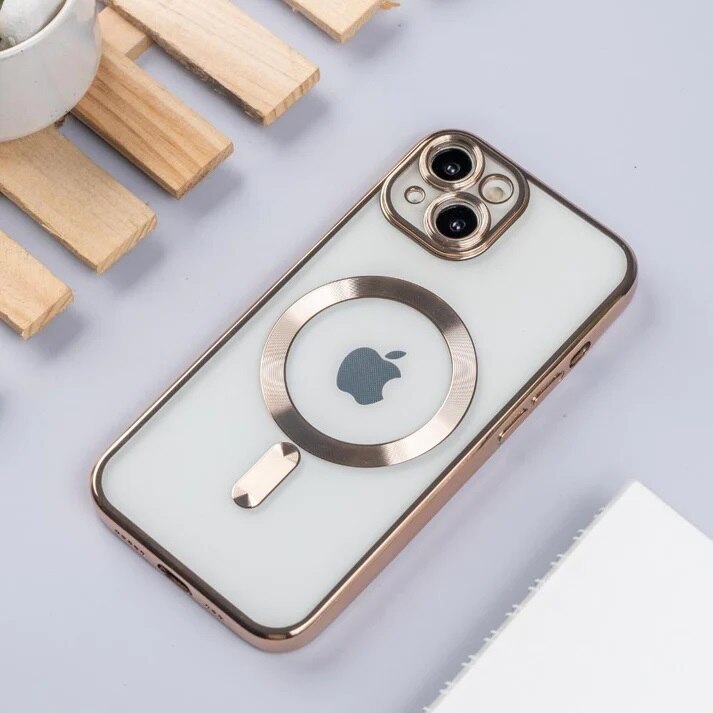 Husa din silicon cu margini metalizate Ultra-Soft, Luxury Magsafe, compatibila cu iPhone 15 / Auriu