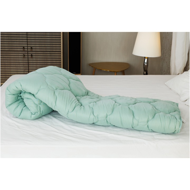 Pilota matlasata Soft Touch Home Still, 200x200 cm, 300 g/mp, microfibra, umplutura vata siliconica, nivel mediu de caldura, verde deschis