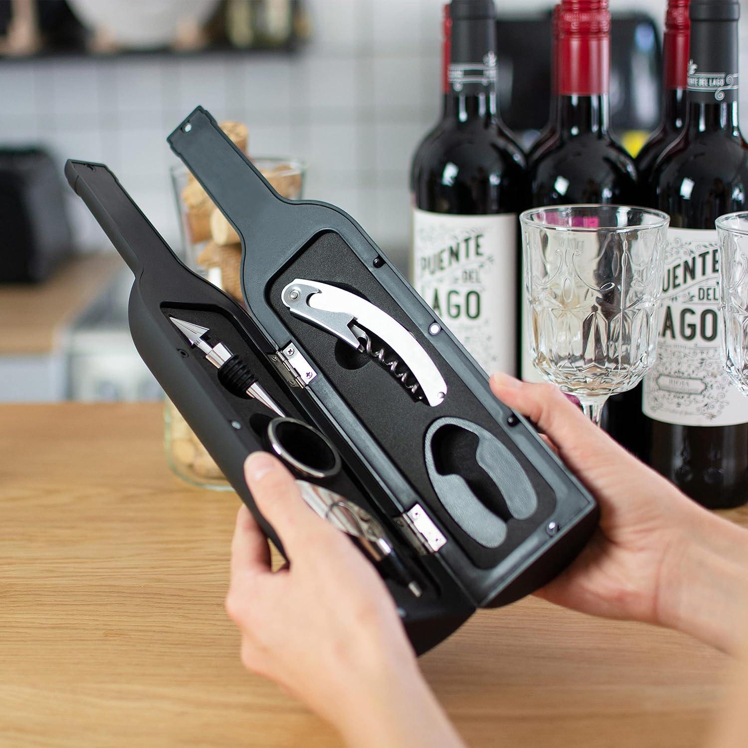 Set de accesorii pentru vin, in forma de sticla de vin, inox, 5