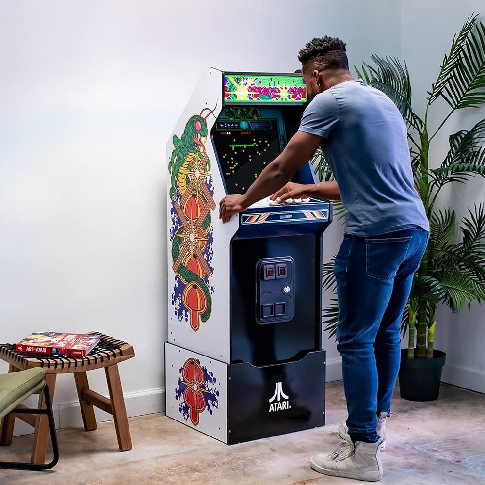 Consola verticala 14 jocuri ARCADE1UP, Legacy Centipede Edition, H 148 cm, display color 17 inch, iluminare Marquee, difuzor extern, volum ajustabil, protectie anti-rasturnare, comenzi arcade real-feel, multicolor