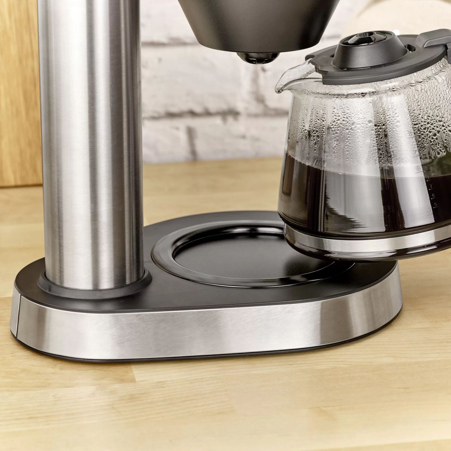 Cafetiera Severin, Caprice, capacitate 1 litru, carafa din sticla, mentinere la cald, filtru detasabil si lavabil, buton on/off iluminat, rezervor de apa gradat, curatare usoara, negru