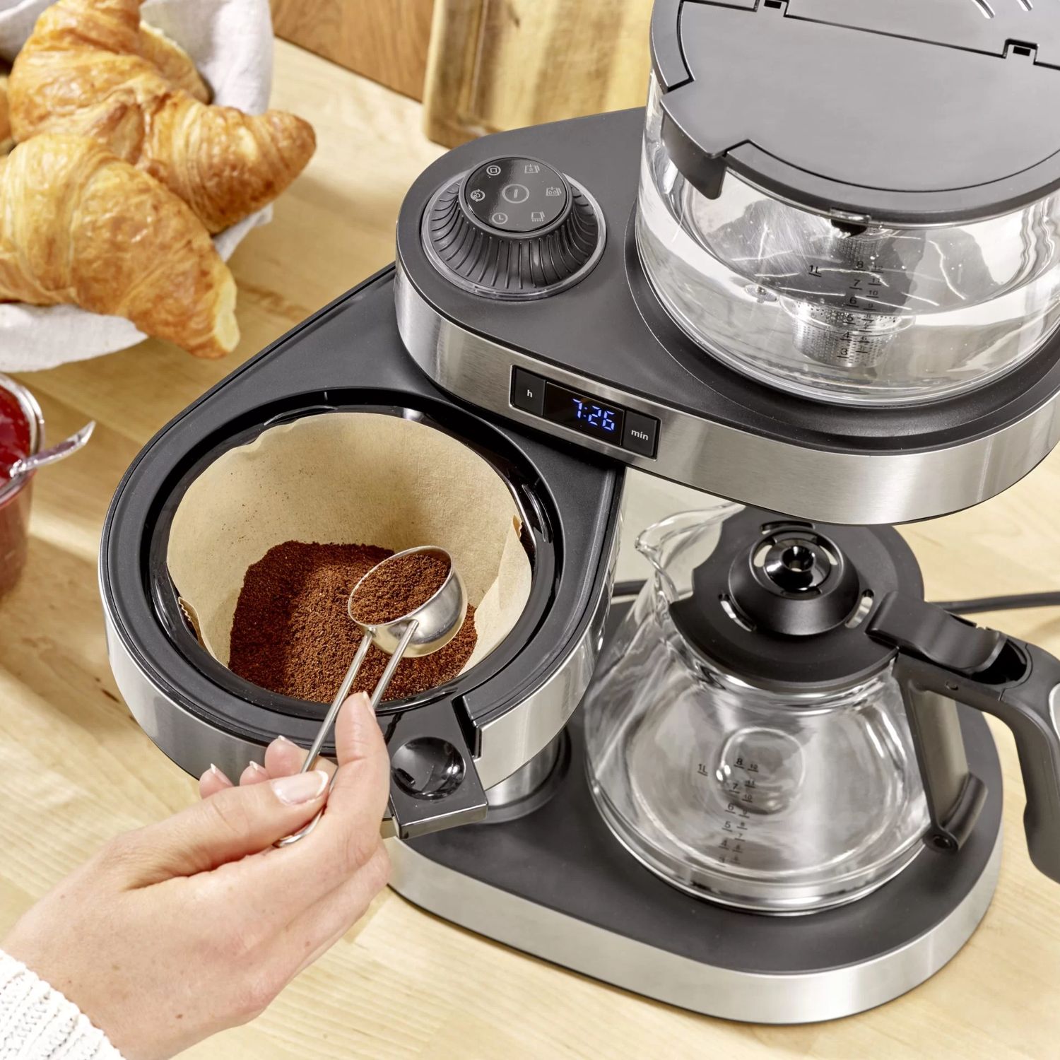 Cafetiera Severin, Caprice, capacitate 1 litru, carafa din sticla, mentinere la cald, filtru detasabil si lavabil, buton on/off iluminat, rezervor de apa gradat, curatare usoara, negru