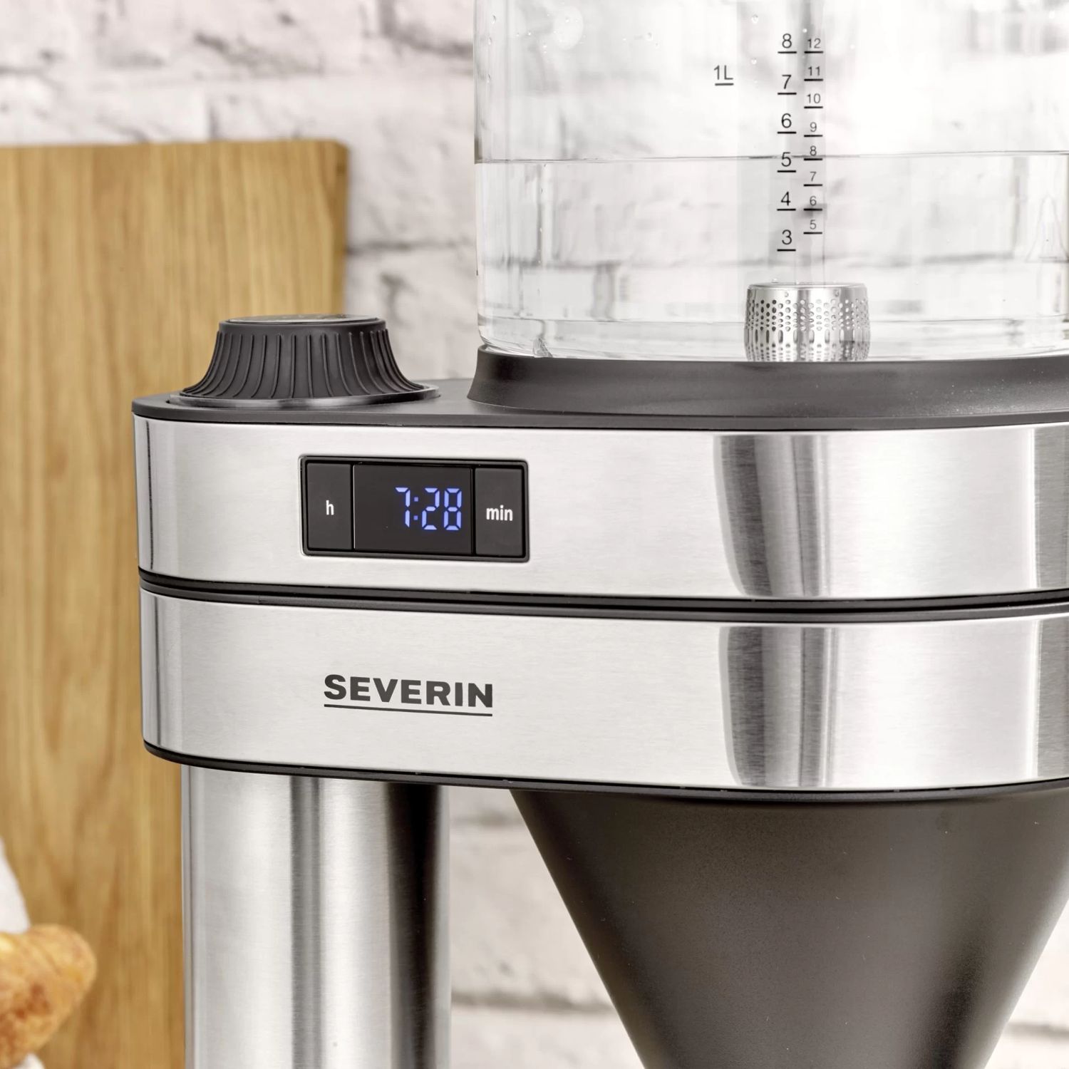 Cafetiera Severin, Caprice, capacitate 1 litru, carafa din sticla, mentinere la cald, filtru detasabil si lavabil, buton on/off iluminat, rezervor de apa gradat, curatare usoara, negru