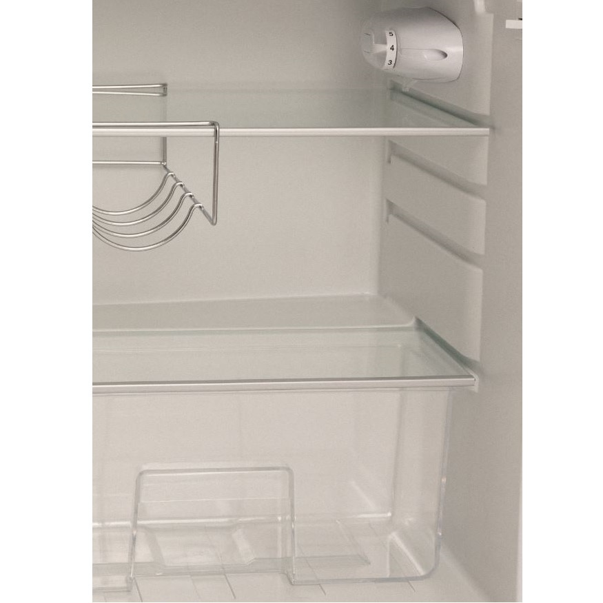 Mini frigider Retro CREATE, capacitate 107 l, H 84 cm, ideal pentru birou/hotel/rulota, congelator 15 litri, temperatura reglabila, 2 rafturi din sticla, 1 raft otel pentru sticle, 3 compartimente pe usa, sertar fructe/legume, maner sage, crem