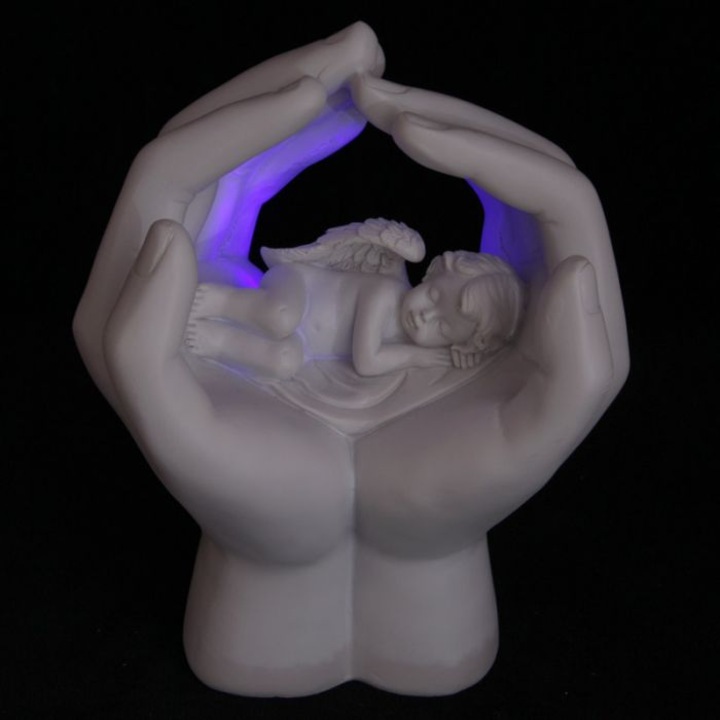 Decoratiune cu LED ingeras ocrotit in maini