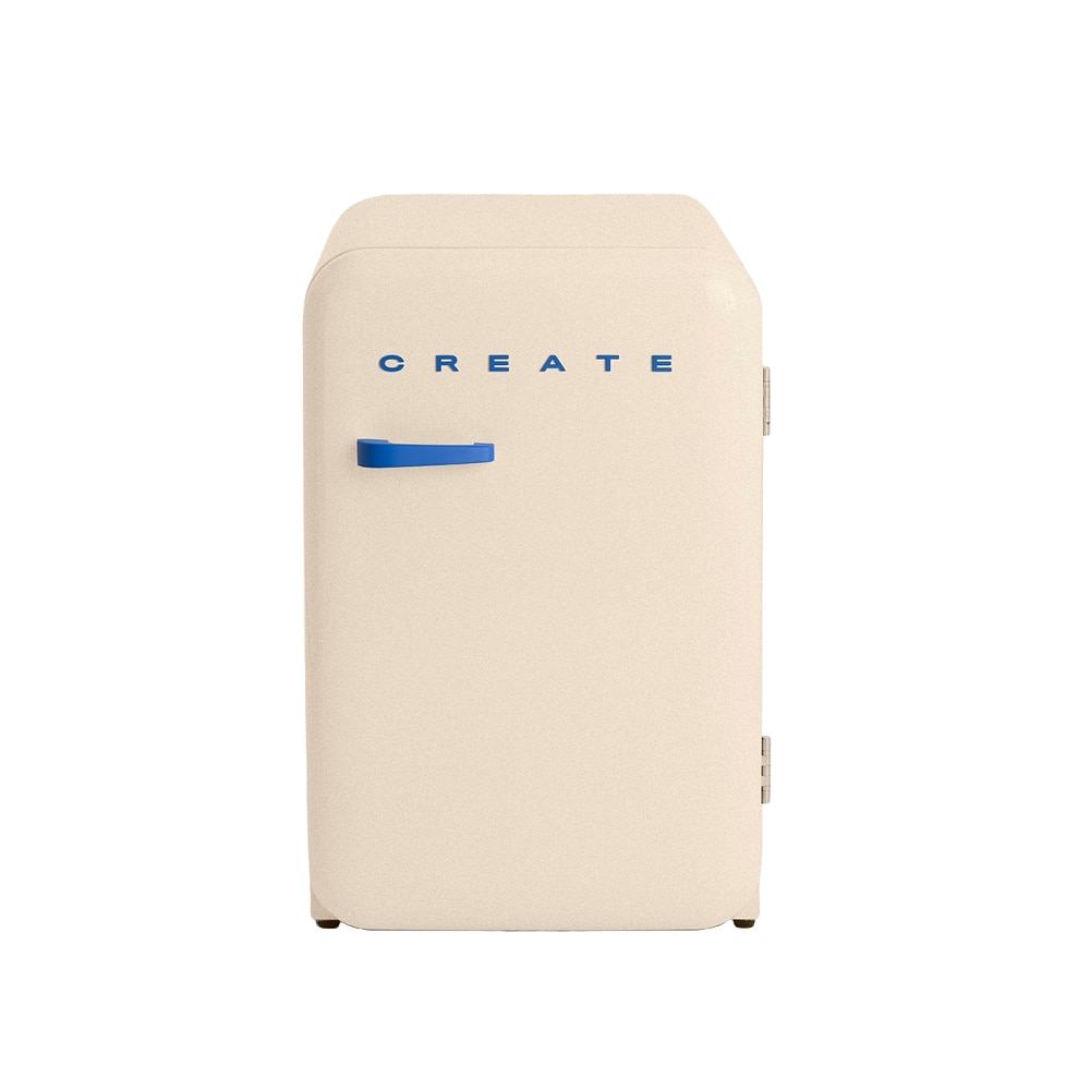 Mini frigider Retro CREATE, capacitate 107 l, H 84 cm, ideal pentru birou/hotel/rulota, congelator 15 litri, temperatura reglabila, 2 rafturi din sticla, 1 raft otel pentru sticle, 3 compartimente pe usa, compartiment fructe/legume, maner albastru, crem