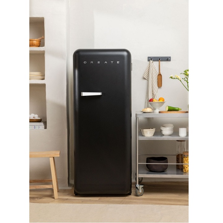Frigider Retro CREATE, capacitate 281 litri, H 150 cm, congelator 21 litri, temperatura reglabila, 3 rafturi din sticla, 1 raft otel pentru sticle, 4 compartimente pe usa, compartiment fructe/legume, iluminare interioara, maner silver, negru