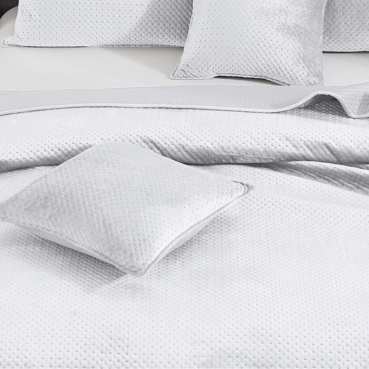 Fete de perna, Maya, 50x70cm, alb, material velvet, detalii quilted