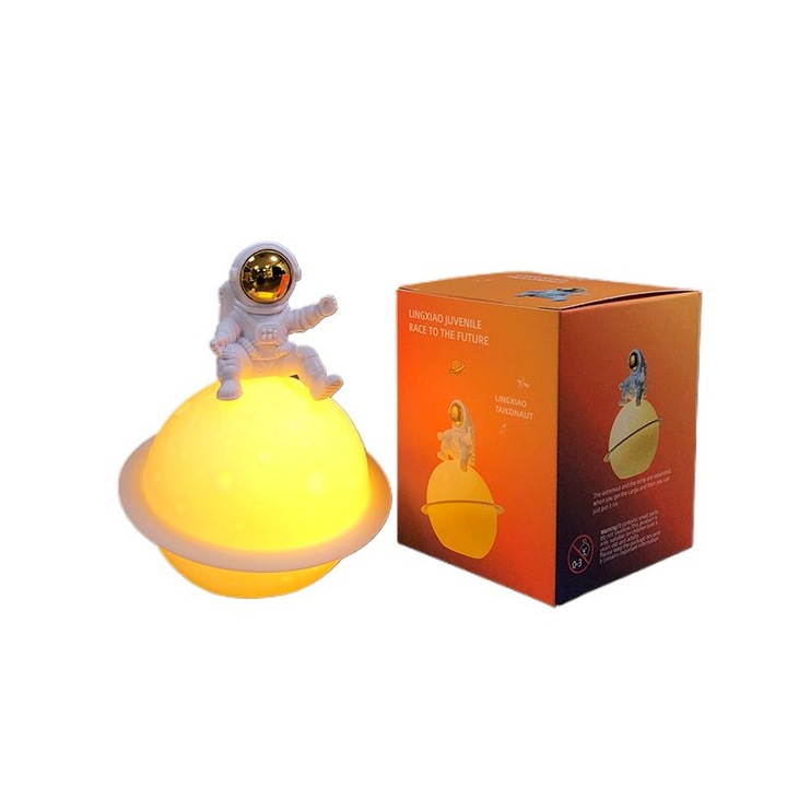 Dekoratív lámpa úszó űrhajóssal, arany színű, PVC+ABS, 11cm