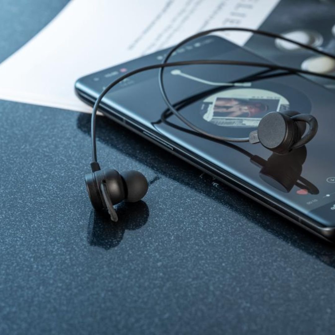 Casti Audio cu Fir si Microfon XO EP63 Negru, Jack 3,5mm, Design In-Ear pentru Confort si Izolare Fonica, Control Volum Ideal pentru Muzica si Apeluri