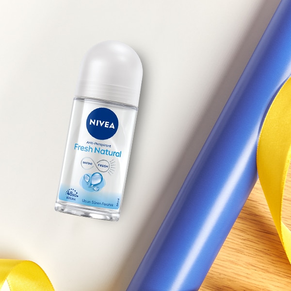 Set cadou Nivea: Lotiune de corp delicata, 250 ml + Gel de dus