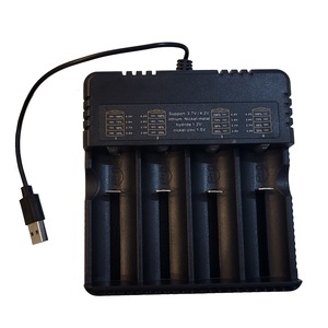 Incarcator smart 2.4A, pentru 4 acumulatori tip AA, AAA, 18650 Li-Ion, conectare USB, leduri stare incarcare, negru