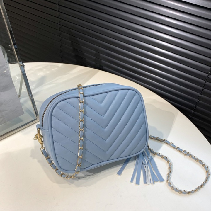 Jormftte női válltáska, V-alakú modell, rojtdíszítéssel, többszínű, kis méret