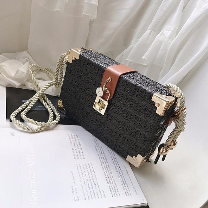 Дамска сламена чанта, за през рамо, квадратен модел, черна