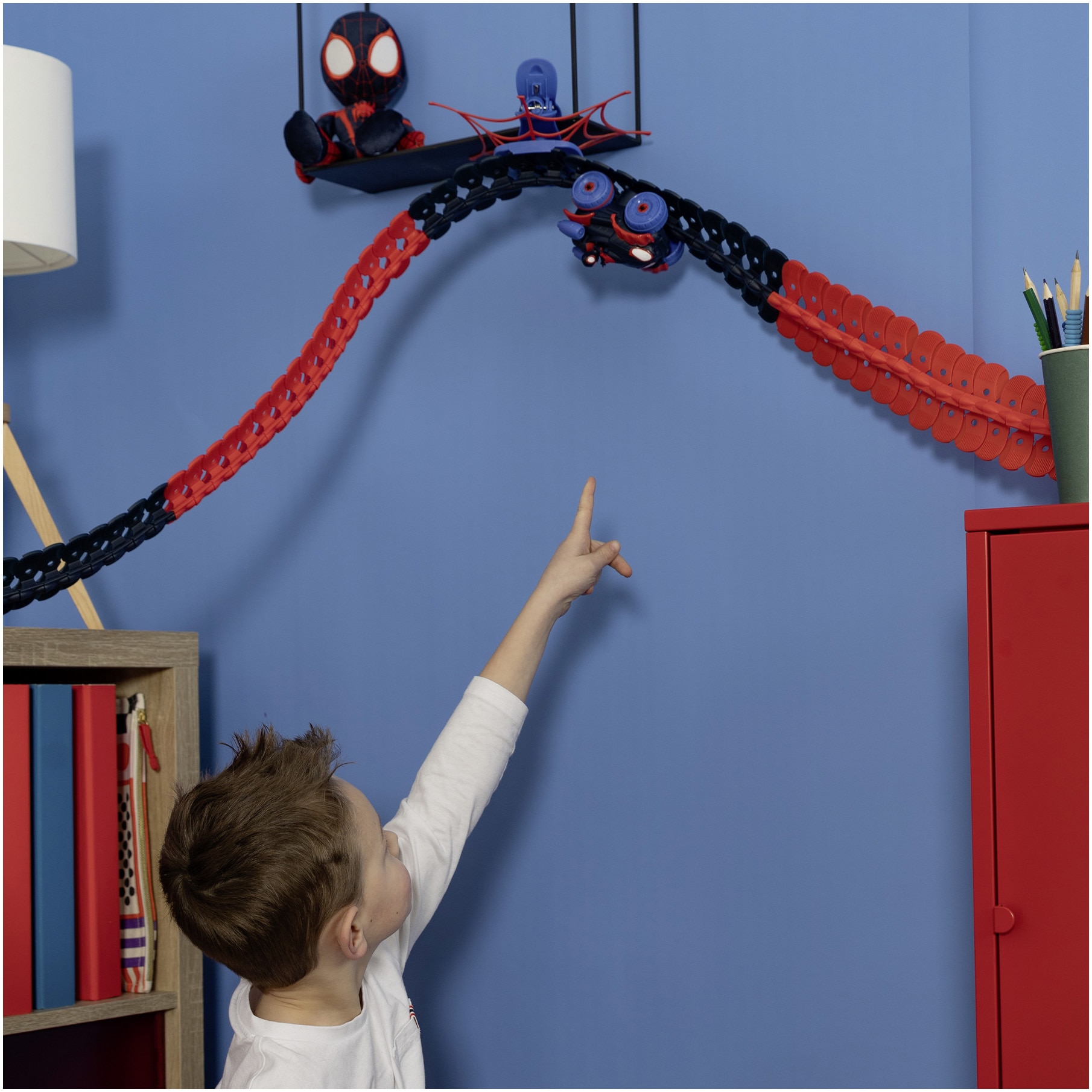 Set circuit de joaca Spidey - Flextreme Miles Morales - eMAG.ro