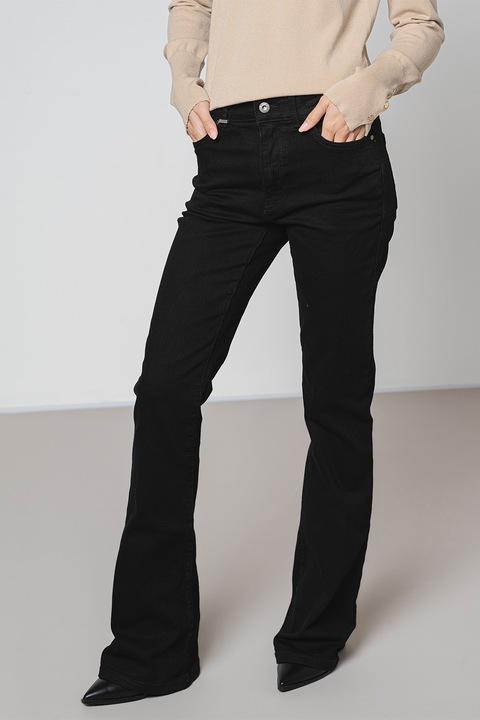 United Colors of Benetton, Blugi evazati cu talie medie