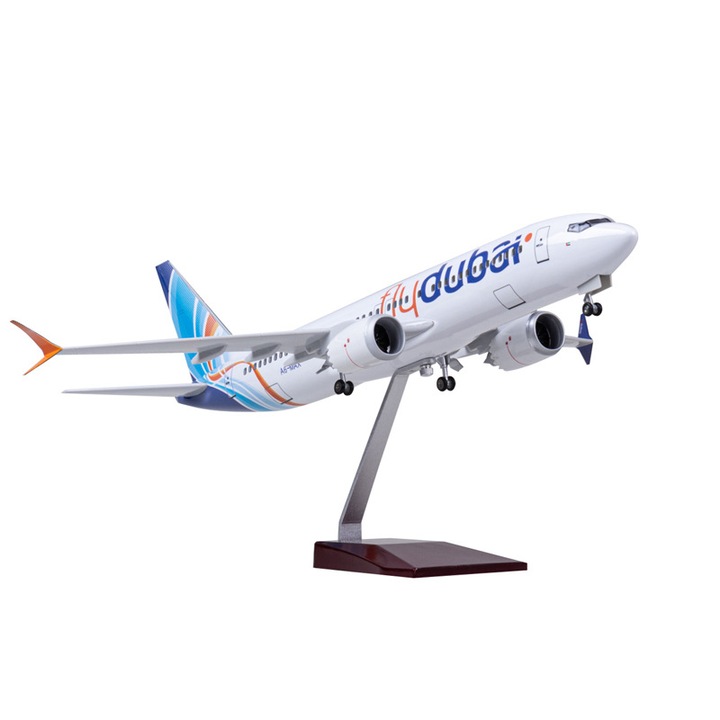 Модел на самолет Fly Dubai Boeing B737, твърда пластмаса, 47 см, мащаб 1:85