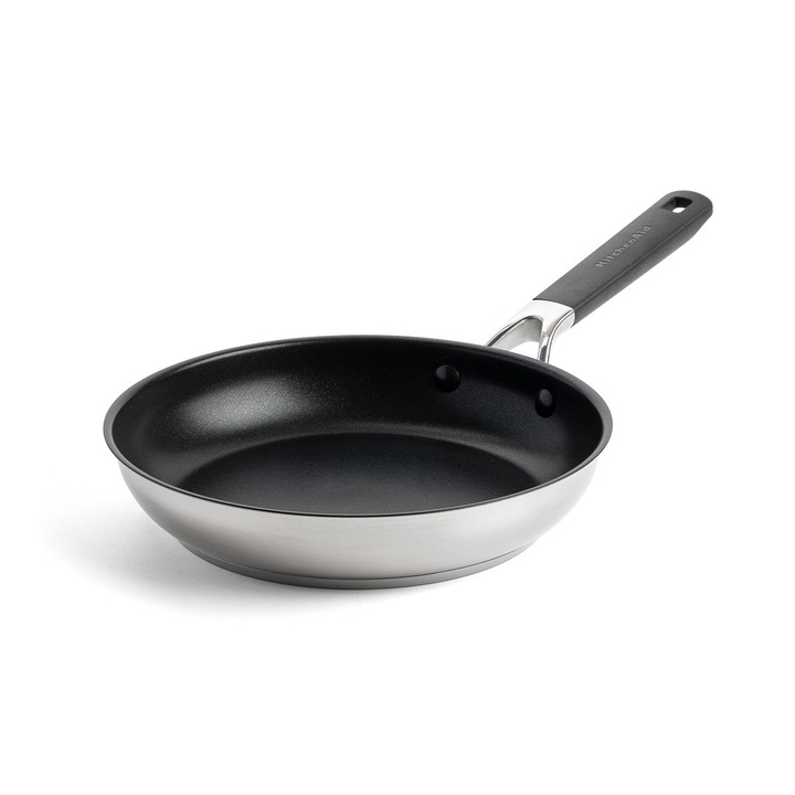 Serpenyő, KitchenAid, Rozsdamentes acél / Kerámia, 24 cm, Ergonomikus, Minden főzőlaphoz és tűzhelyhez, Fekete / Ezüst