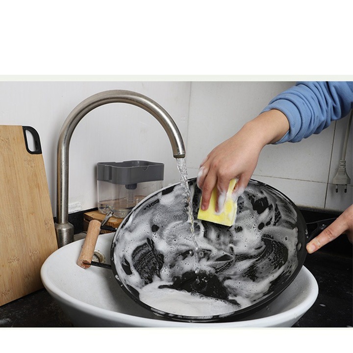 Mosogatószer-adagoló, hosszú cipzáras, szürke, 14x11x7cm, nyomógombos kivitel, újrafelhasználható