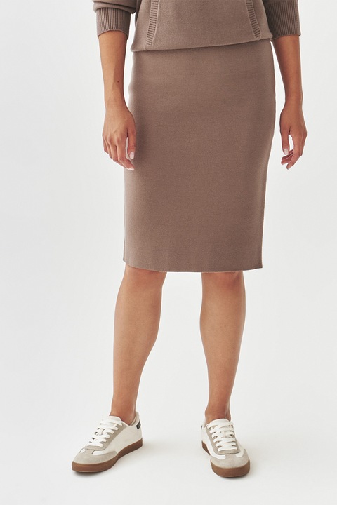 Tatuum, Fusta uni dreapta, Maro deschis