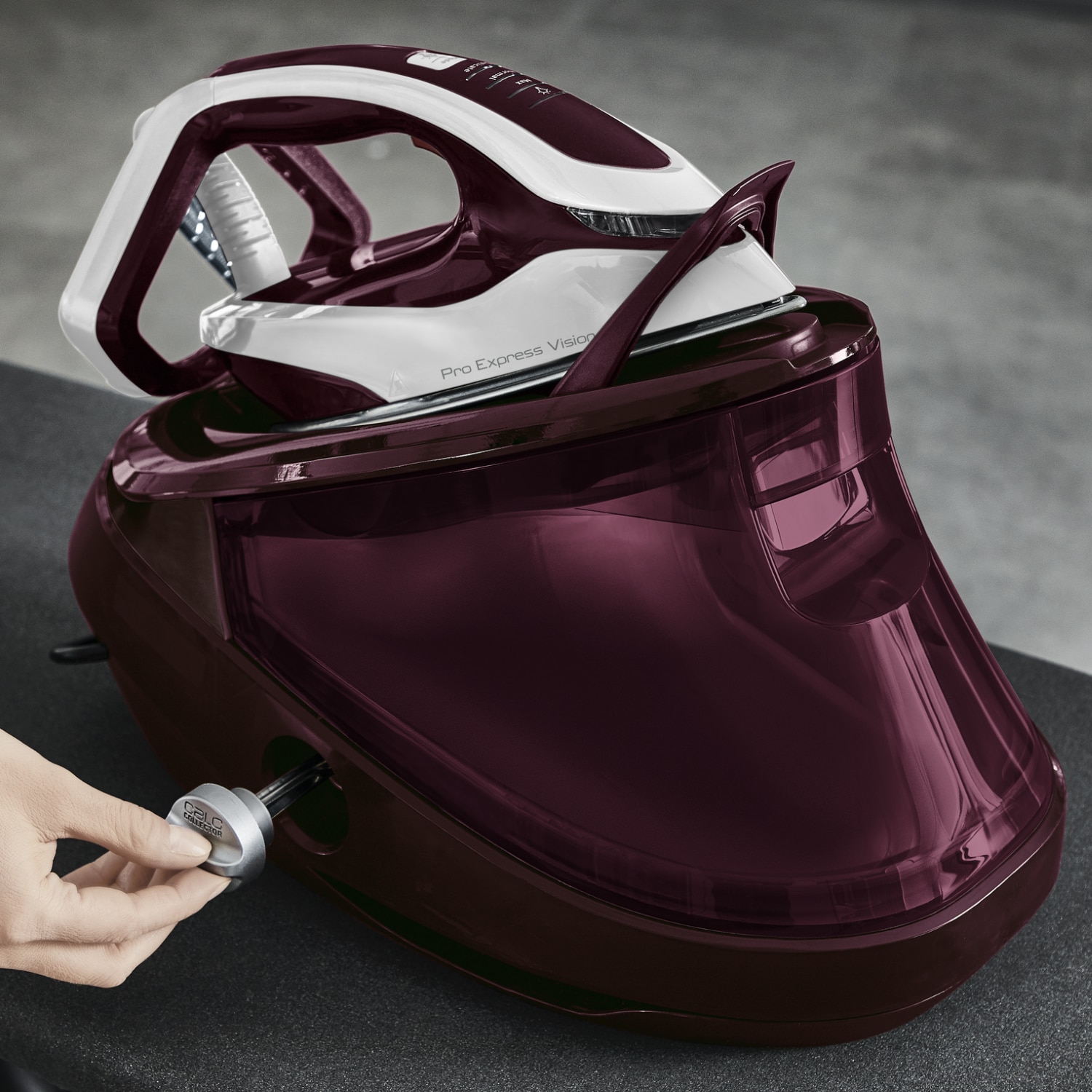 Statie de calcat cu abur de inalta presiune Tefal Pro Express Vision GV9810E0, 3000W, 8.3 bari, jet de abur 680 g/min, abur variabil 180 g/min, varf iluminat LED, sistem antipicurare, tehnologie Smart Steam, colector anticalcar, visiniu & alb
