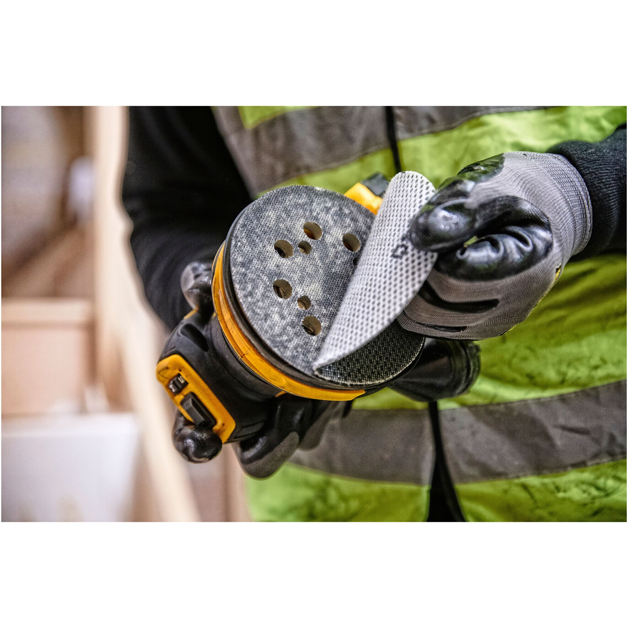 Slefuitor orbital pe acumulator DeWALT DCW210N, 18 V XR, motor
