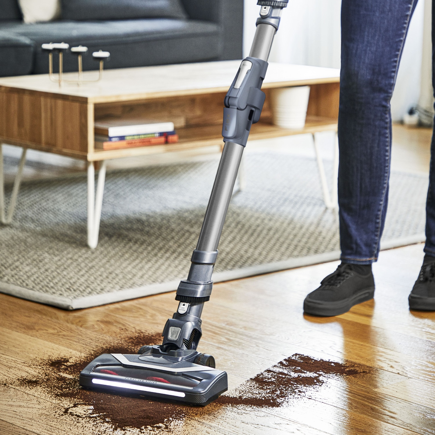 Aspirator vertical fara fir Rowenta X-Pert 6.60 Essential RH6848WO, 100W, autonomie 45 min, recipient praf 0.55L, statie de incarcare, duza spatii inguste, perie tapiterie, iluminare LED, violet, gri & argintiu