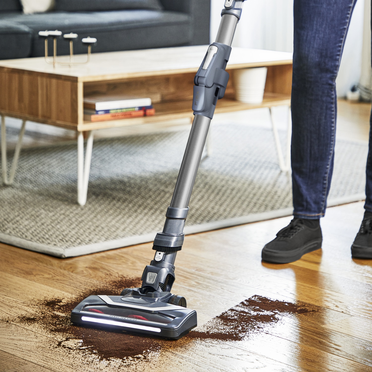 Aspirator vertical fara fir Rowenta X-Pert 6.60 Essential RH6848WO, 100W, autonomie 45 min, recipient praf 0.55L, statie de incarcare, duza spatii inguste, perie tapiterie, iluminare LED, violet, gri & argintiu