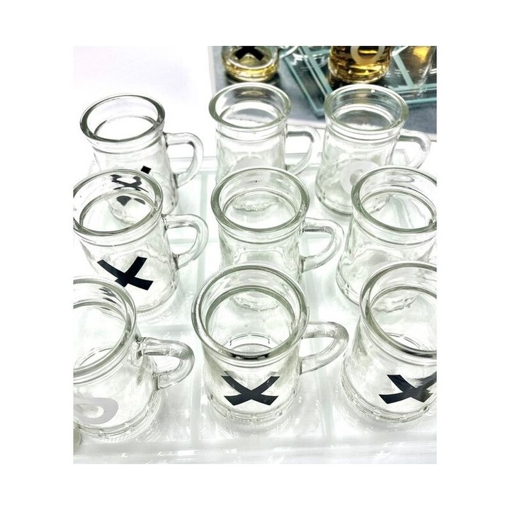 Tabla de Joc X si O eMazing, cu Mini Halbe din Sticla, 25 x 25 cm, Ideala pentru Petreceri, Decor, Transparent