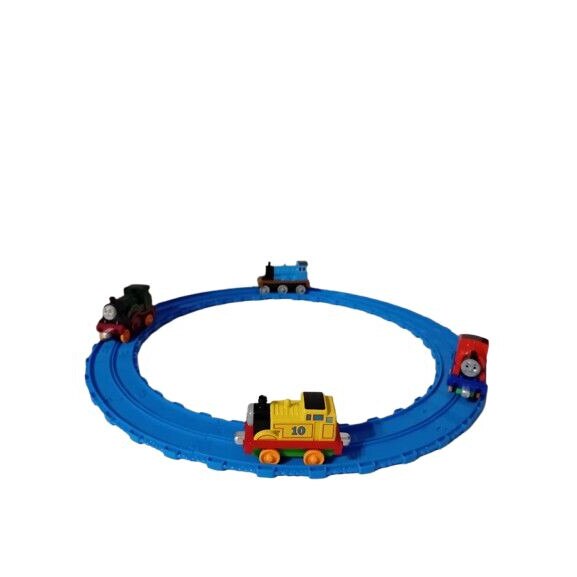 Set de joaca circuit cu 16 piese compus din 4 locomotive