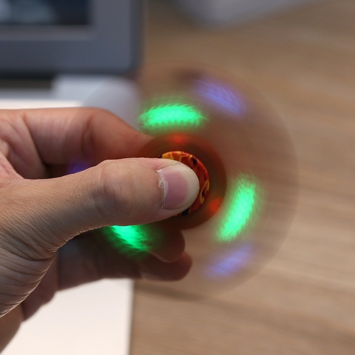 1 db. Új LED Bluetooth Zenelejátszó Kihangosító Hívás EDC Stresszoldó Pörgettyűs Kézijáték 1. típus