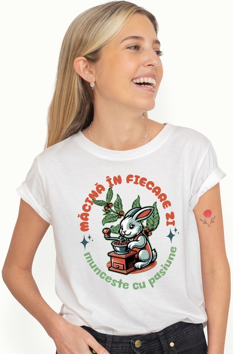 Дамска тениска Grinds every day, work with passion coffee с щампа на лицето, 100% памук, бяла, M
