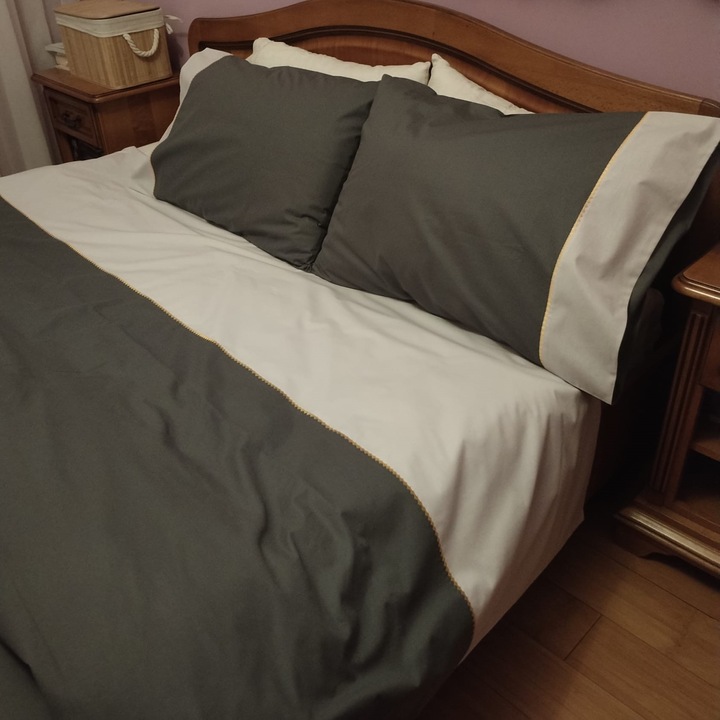 Set lenjerie cu detalii brodate, pentru pat de 180 x 200 x 40 cm, Casa Bucuriei, model Diamond, 4 piese, gri inchis/gri deschis, bumbac 100%, cearsaf saltea 270/280 cm, husa pilota 210/230 cm