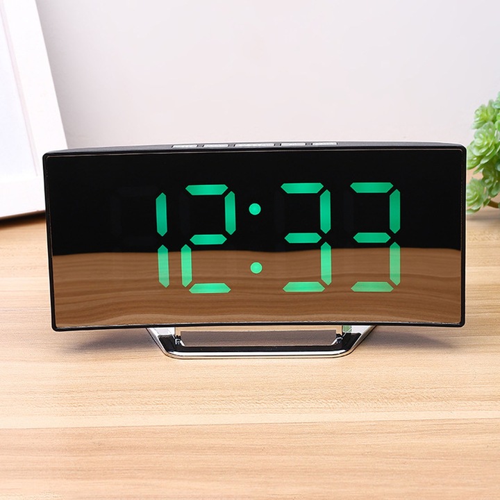 Jormftte digitális ébresztőóra tükörrel, fényérzékelővel, ívelt képernyővel, 8.6x16.5cm, fekete