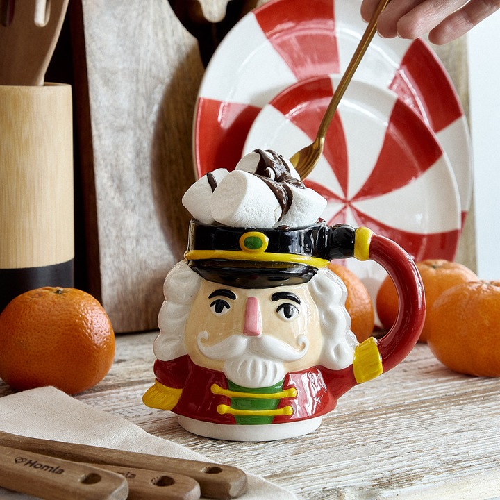 Керамична чаша HOMLA, NUTCRACKER SHAPE Коледна бабина чаша сива 0.4 л
