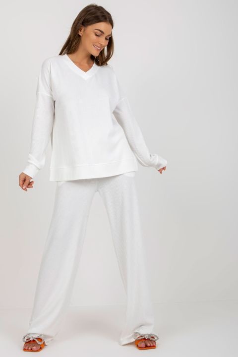 Vékony kötésből készült alkalmi szett blúzból és hosszú nadrágból, zsinórral, sm-es