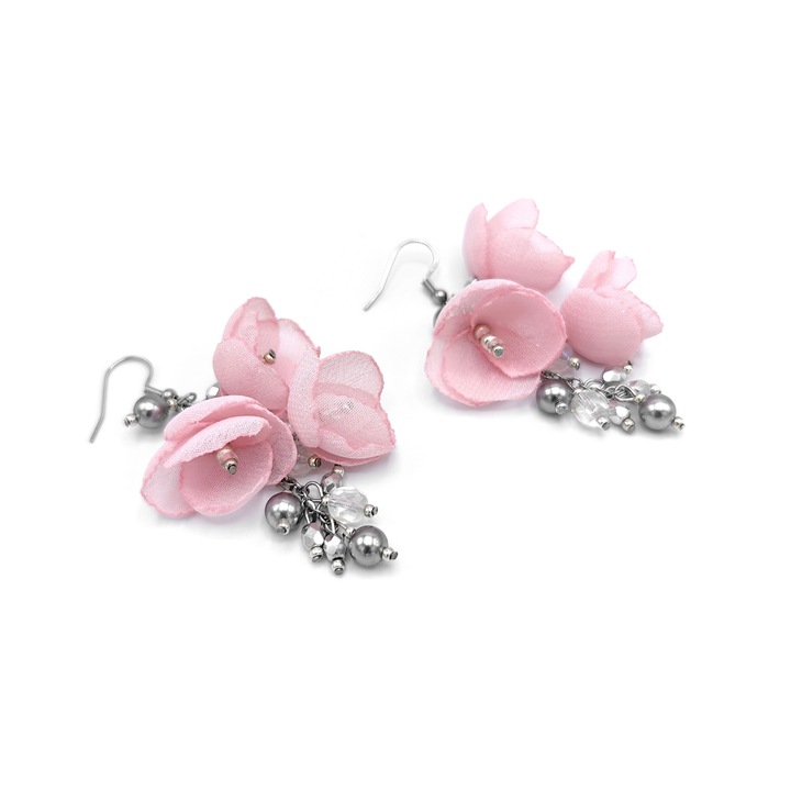 Cercei lungi eleganti, Corizmi, Sweet, flori din voal roz deschis, perle, cristale si inox