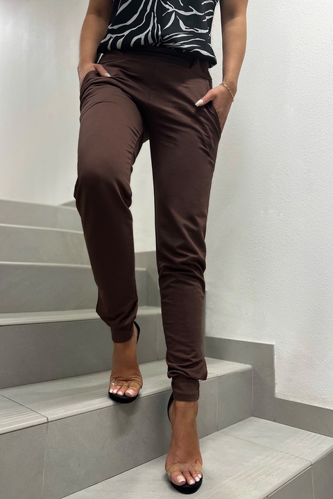 EDOTI, Szűk fazonú nadrág ferde zsebekkel, Sötétbarna