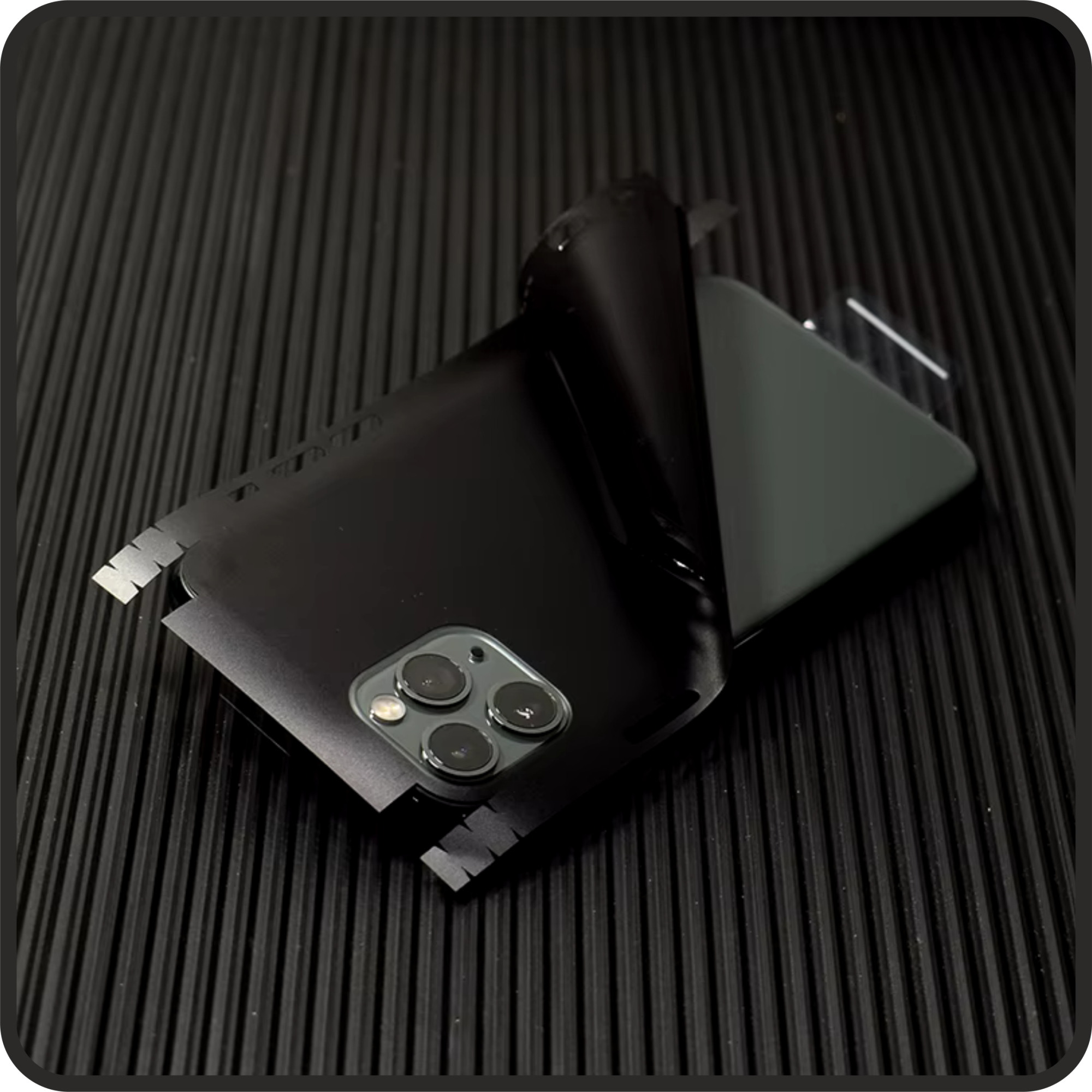 Folie iSkinz pentru Apple iPhone 16 Pro Max - Carbon Transparent, Split Cut, Skin Adeziv Full Cover, Protectie Carcasa Spate si Laterale