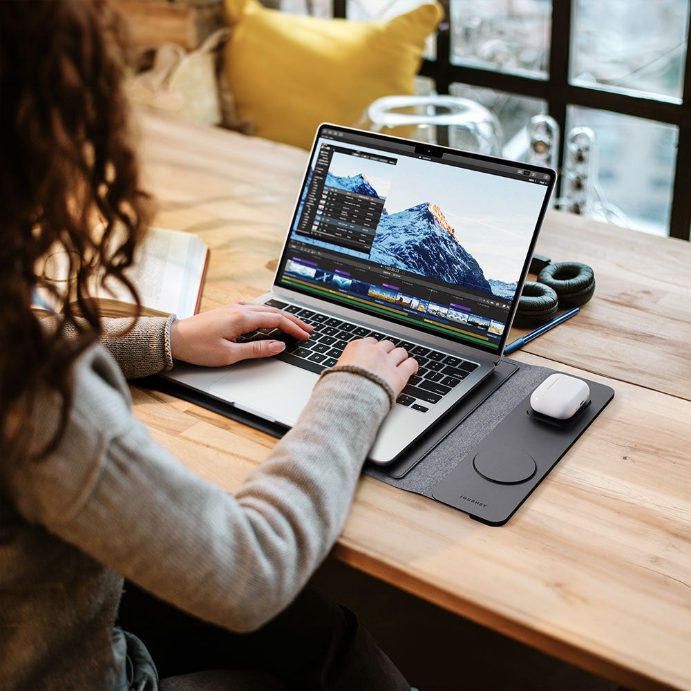 Husa laptop 15 -16 inch, 5-in-1, Incarcator wireless pentru telefon mobil si casti, Cu functie stand, Mousepad, Protectie zgarieturi si caderi, Cu inchidere magnetica