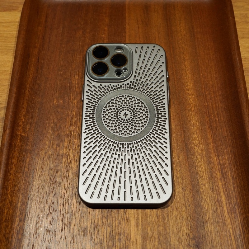 Husa telefon magnetic pentru iPhone 16 Pro, design cu racire, protectie completa la cadere, culoare transparenta