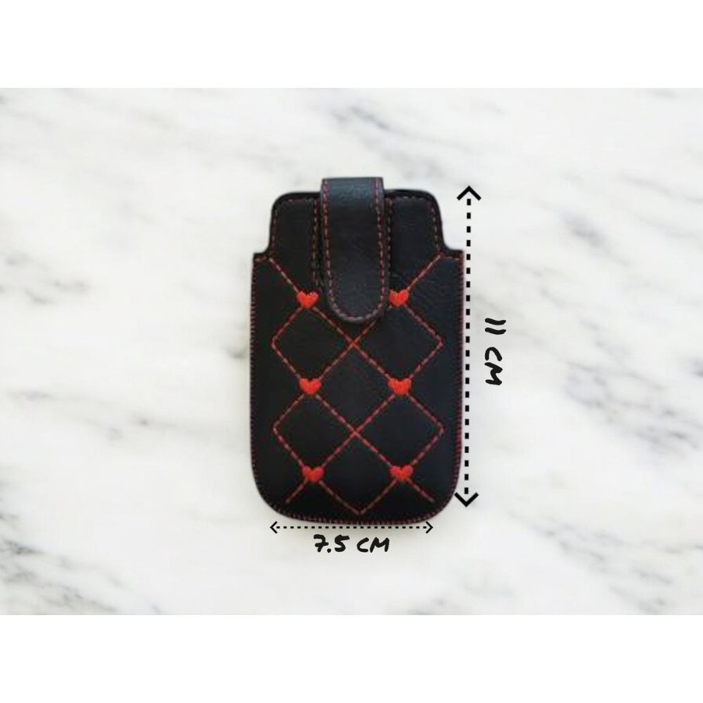 Husa G-Tech Tip Saculet Compatibila cu Telefoane Nokia/Maxcom/Iphone dimensiune de pana la 110*75mm, material moale, piele ecologica, Inchidere velcro, Negru/ inimioare rosii