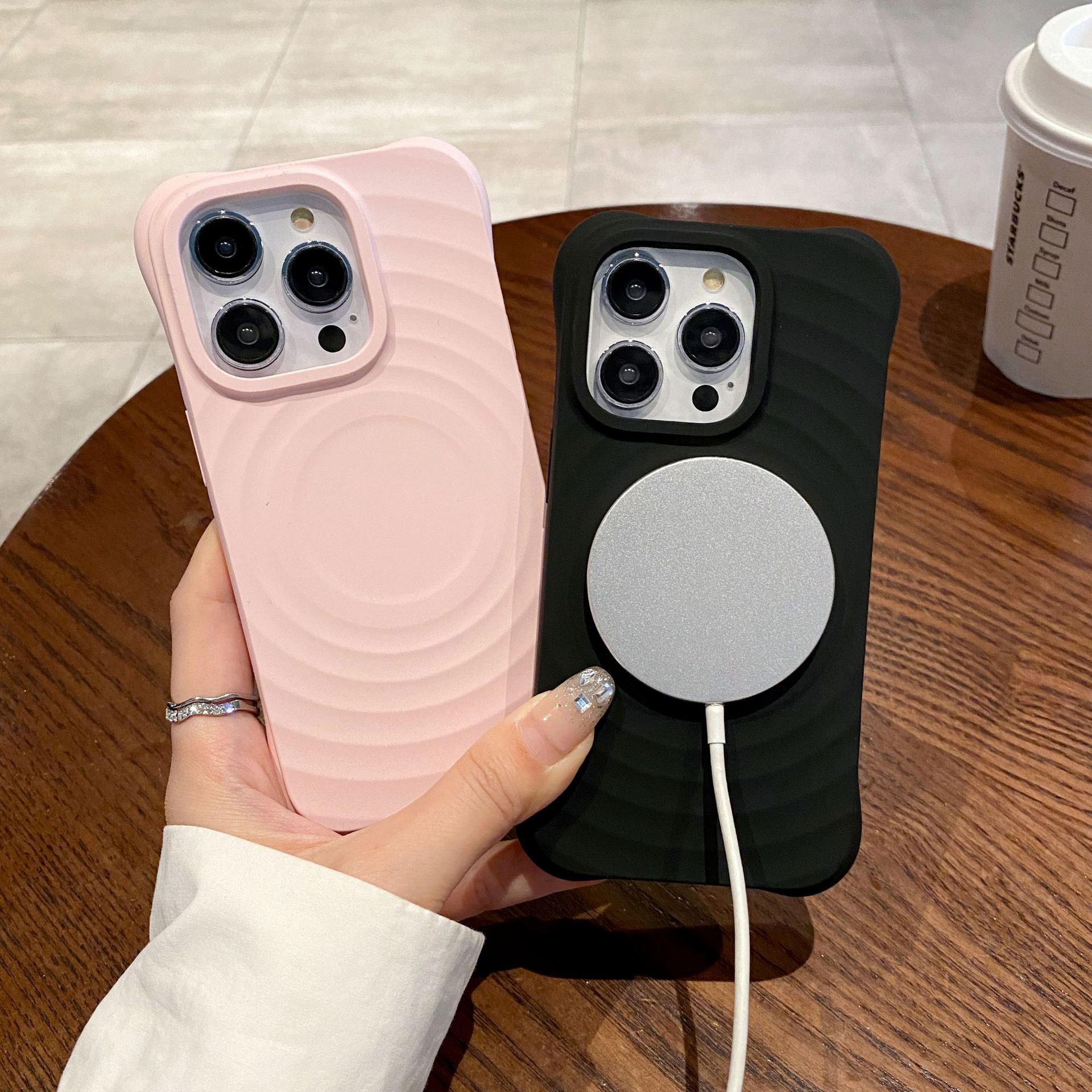 Husa protectie telefon, Silicon, Compatibila cu MagSafe, Pentru iPhone 16 Pro Max, Roz