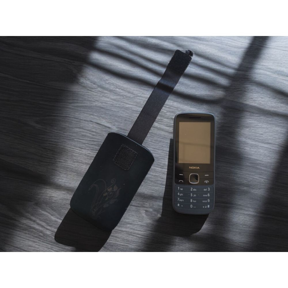 Husa G-Tech Tip Saculet Compatibila cu Nokia 225 4G(2020), material moale, textil, Negru, flori negre