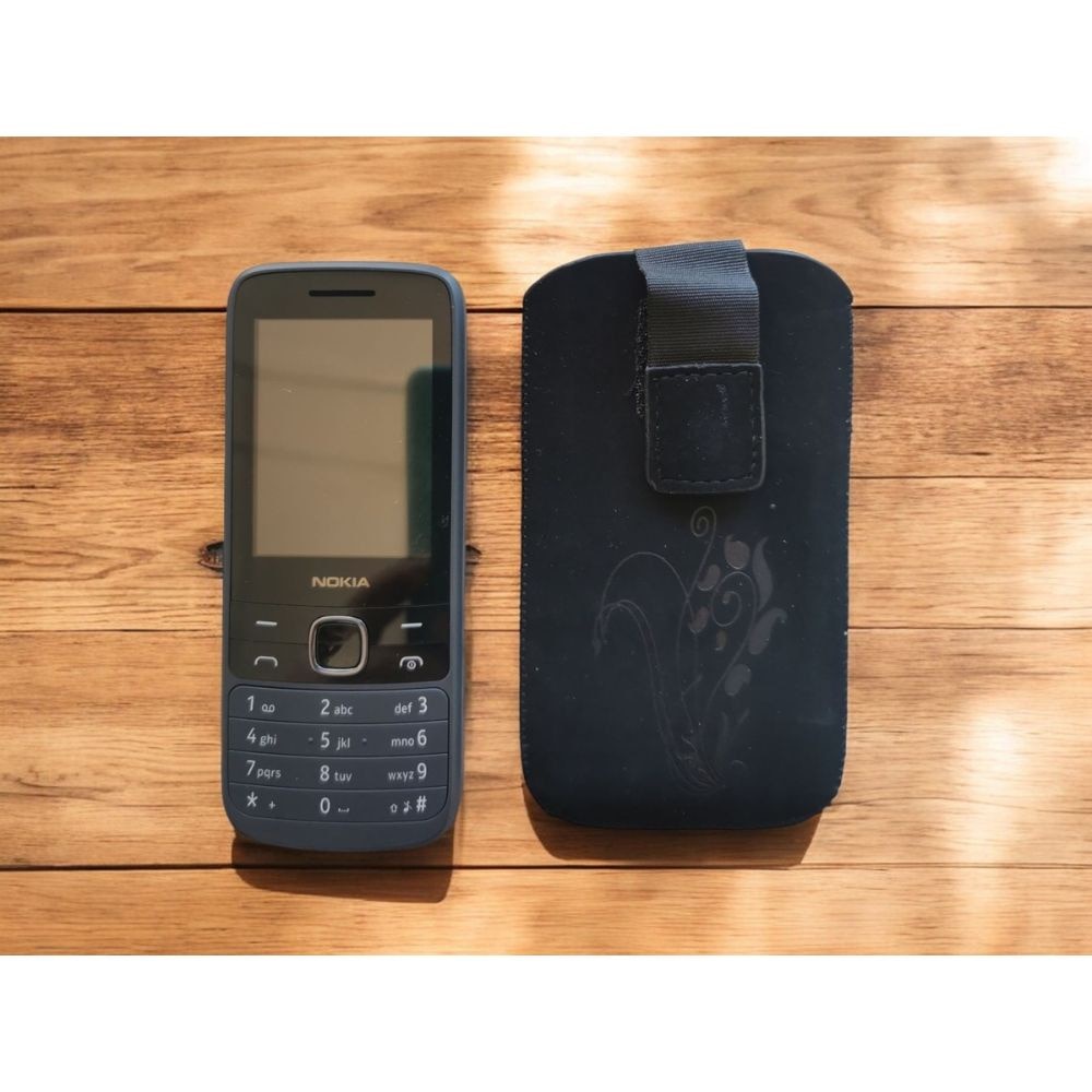 Husa G-Tech Tip Saculet Compatibila cu Nokia 225 4G(2020), material moale, textil, Negru, flori negre