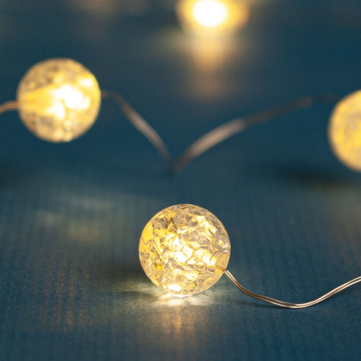 LED коледна лампа, 20 крушки, топло бяло, прозрачен кабел, дължина 2,20 м, захранва се от 2 батерии AA