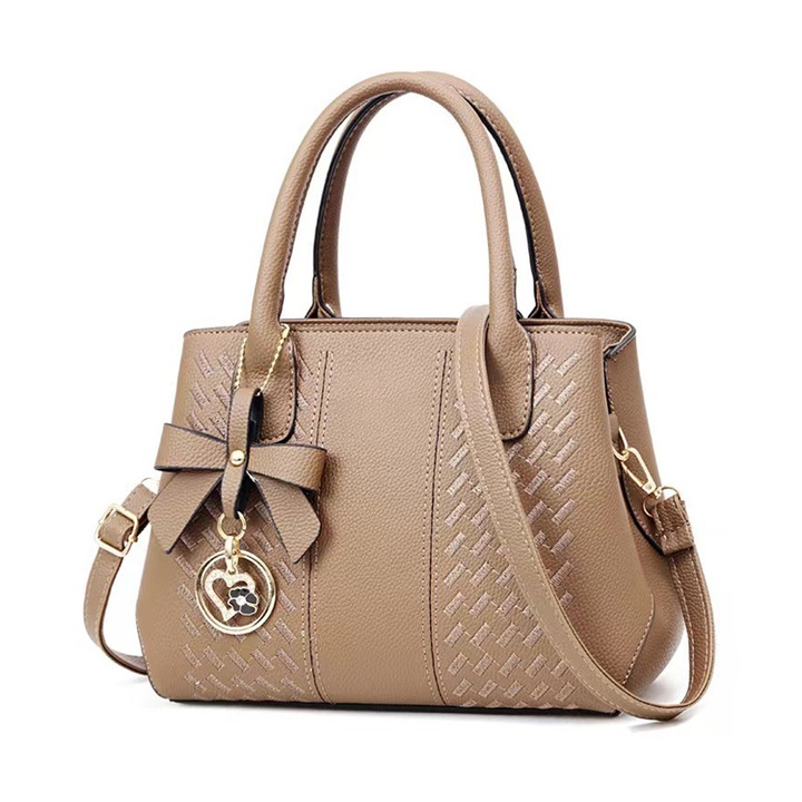 Jormftte női táska, patchwork design, 3 cipzáras rekesz, többszínű, változó méretek.