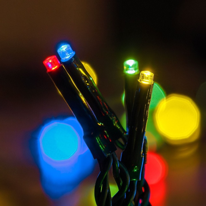 Инсталация за LED осветление, 60 крушки, батерии, многоцветни, зелено окабеляване, 5,9 м, вътрешно