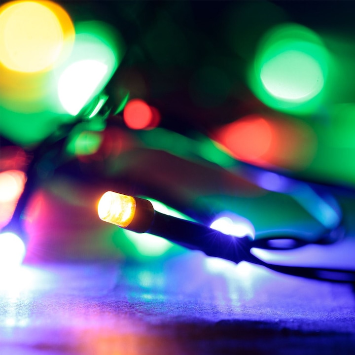 Осветителна инсталация, 20 LED крушки, многоцветни, дължина 2,2 м, работещи на батерии, вътрешни, зелен кабел